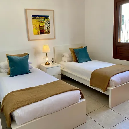 Beachfront Tabaibas Apartament *